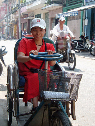 Một góc suy ngẫm về sự tiếp cận